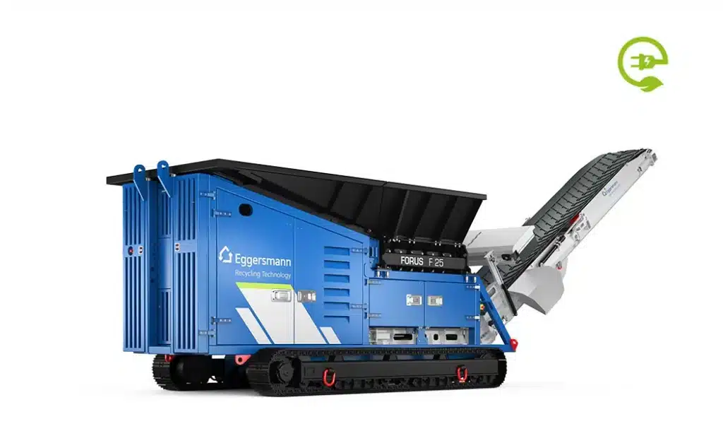 Eggersmann Forus F 25 : broyeur de recyclage électrique mobile sur chenilles avec convoyeur de sortie.