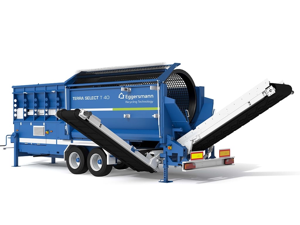 Trommel de criblage Terra Select T 40 Eggersmann bleu avec convoyeurs dépliés pour le traitement des déchets.