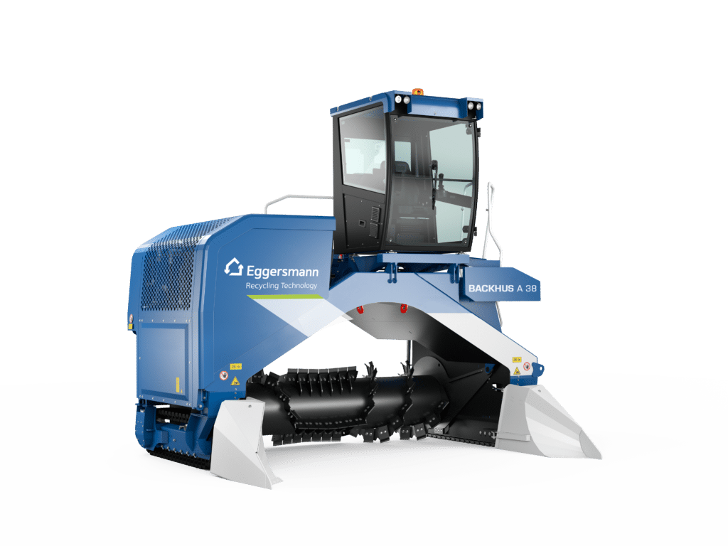 Retourneur d'andains Eggersmann BACKHUS A 38 bleu pour le recyclage et le compostage industriel.